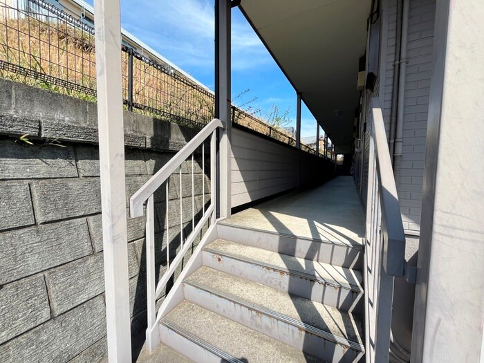 物件外観写真4　(エントランス部分)