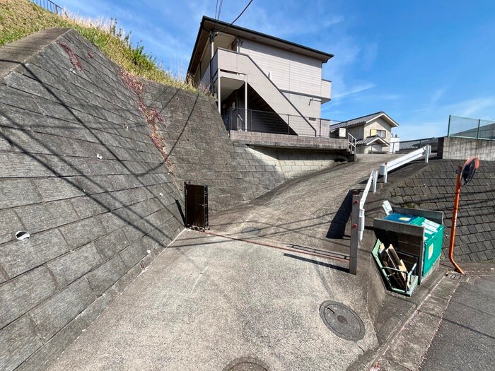 物件外観写真5　(エントランス部分)