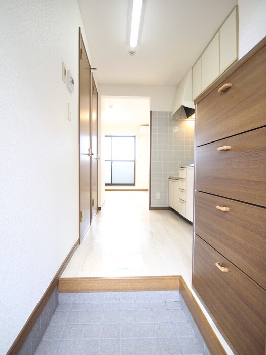 物件内観写真10　(玄関)