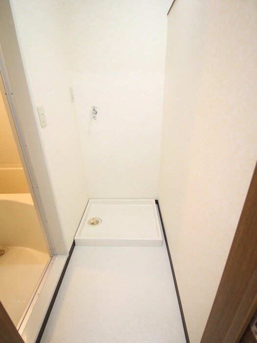 物件内観写真13　(洗濯機置場)