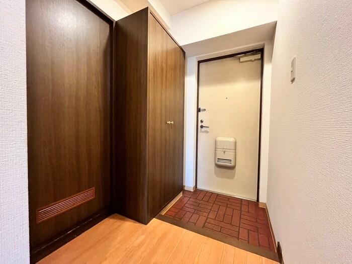 物件内観写真18　(玄関)