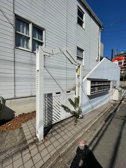 物件外観写真2　(エントランス部分)