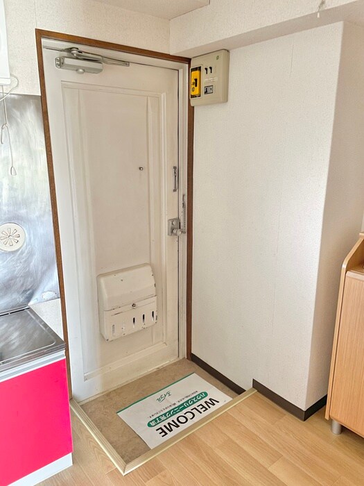 物件内観写真16　(玄関)