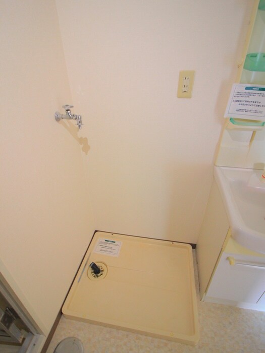 物件内観写真13　(洗濯機置場)