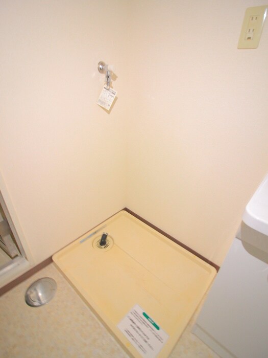 物件内観写真14　(洗濯機置場)