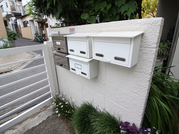 物件外観写真6　(エントランス部分)