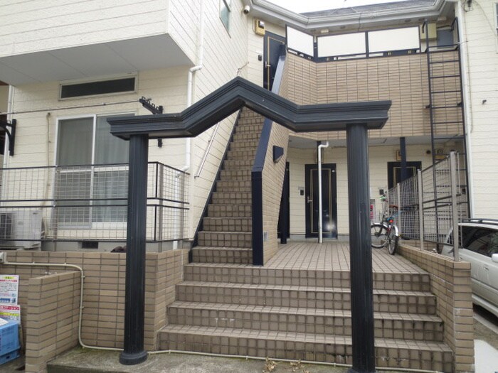 物件外観写真3　(エントランス部分)