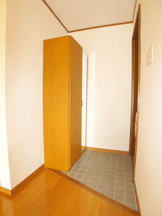 物件内観写真5　(玄関)