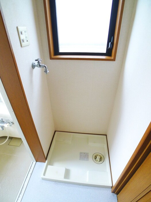 物件内観写真18　(洗濯機置場)