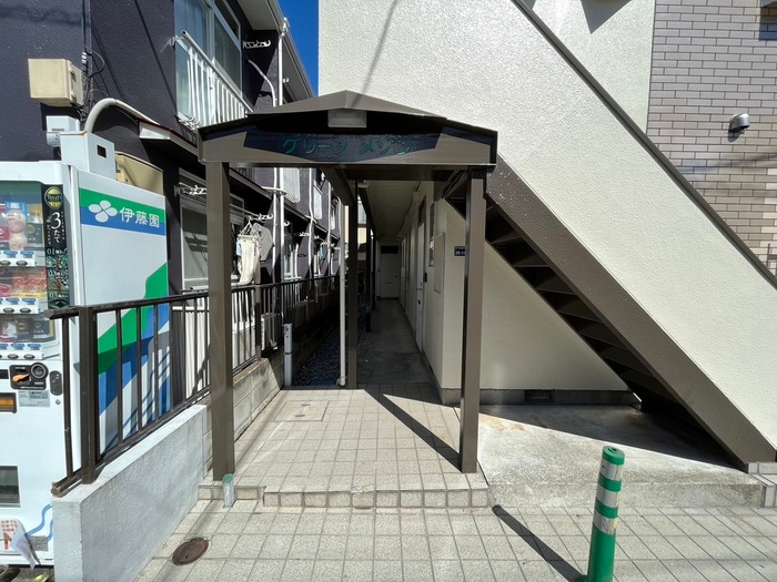 物件外観写真3　(エントランス部分)