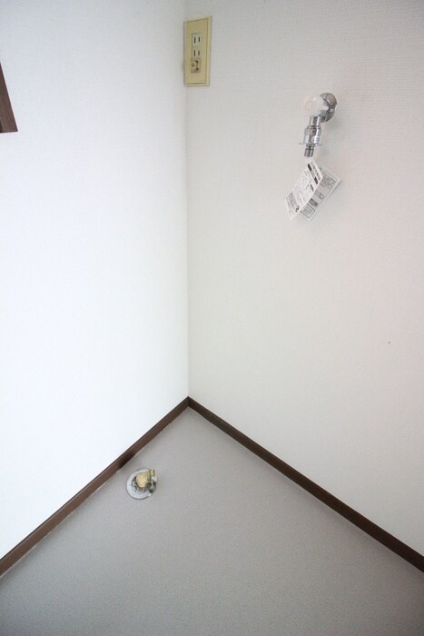 物件内観写真14　(洗濯機置場)