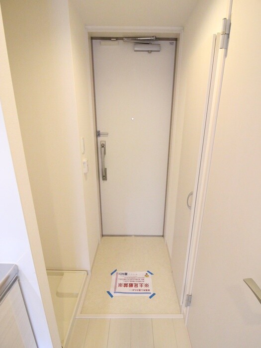 物件内観写真4　(玄関)