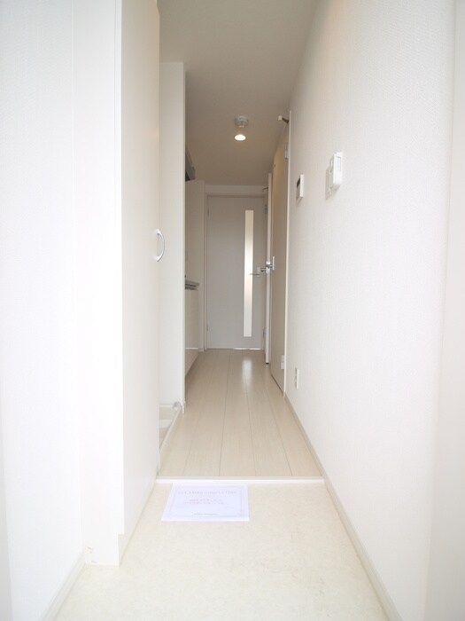 物件内観写真4　(玄関)