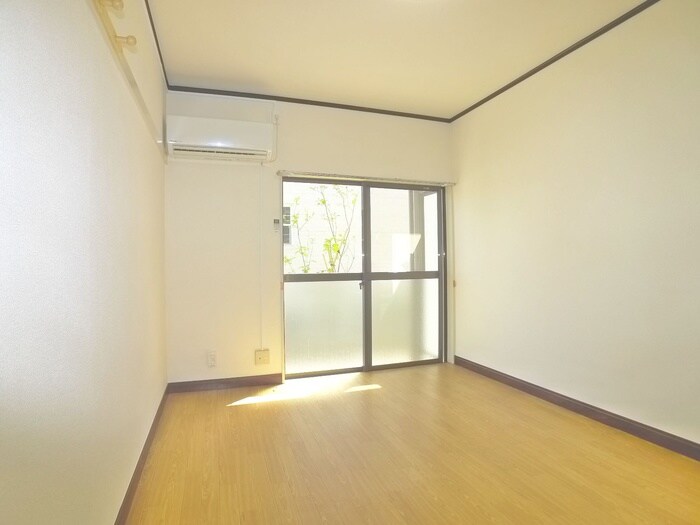 物件内観写真6　(室内からの展望)