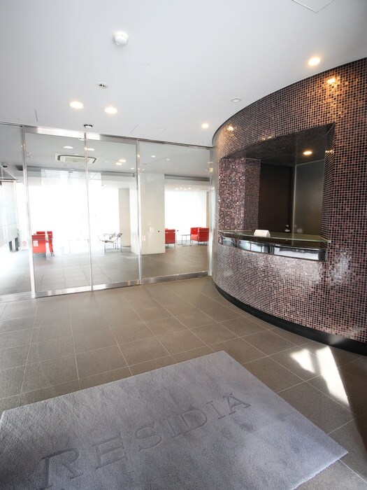 物件外観写真6　(エントランス部分)