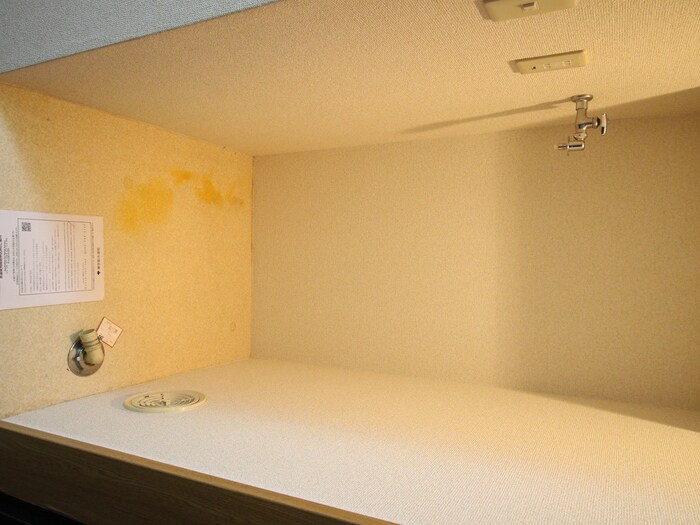 物件内観写真7　(洗濯機置場)