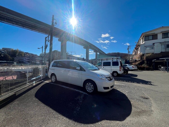 物件外観写真4　(駐車場)