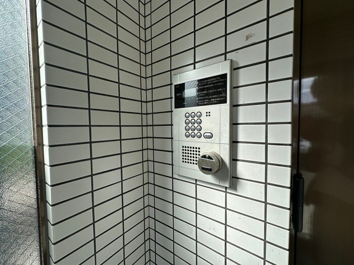 物件外観写真5　(エントランス部分)