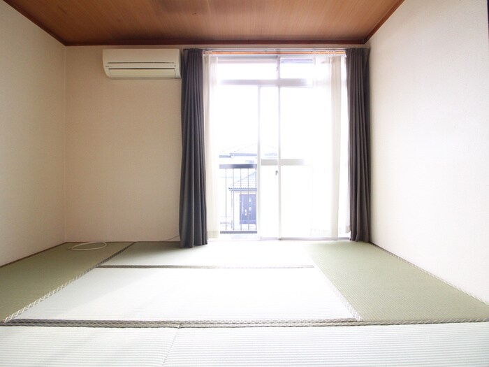 物件内観写真5　(室内からの展望)