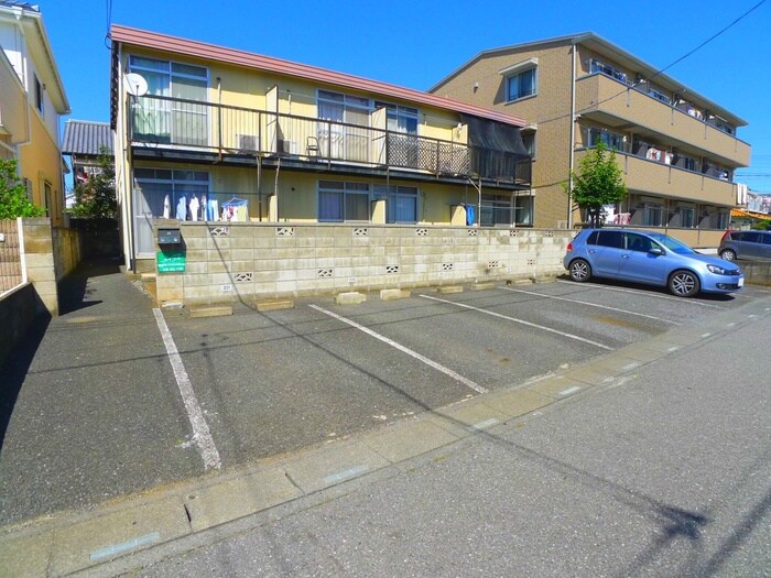 物件外観写真3　(駐車場)