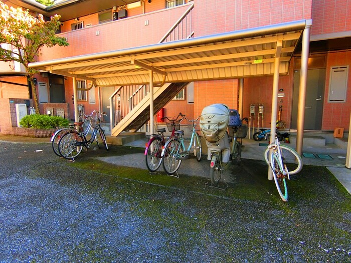 物件外観写真2　(駐輪場)