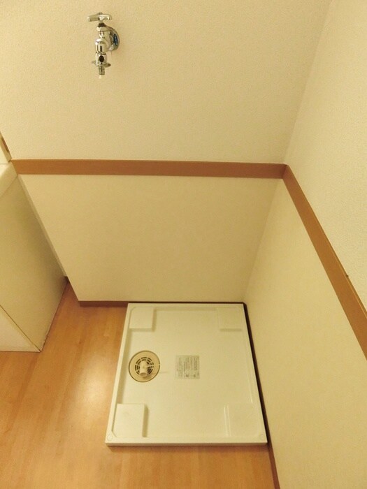 物件内観写真11　(洗濯機置場)