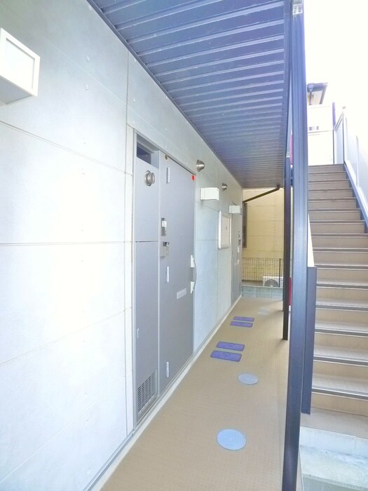物件外観写真6　(エントランス部分)