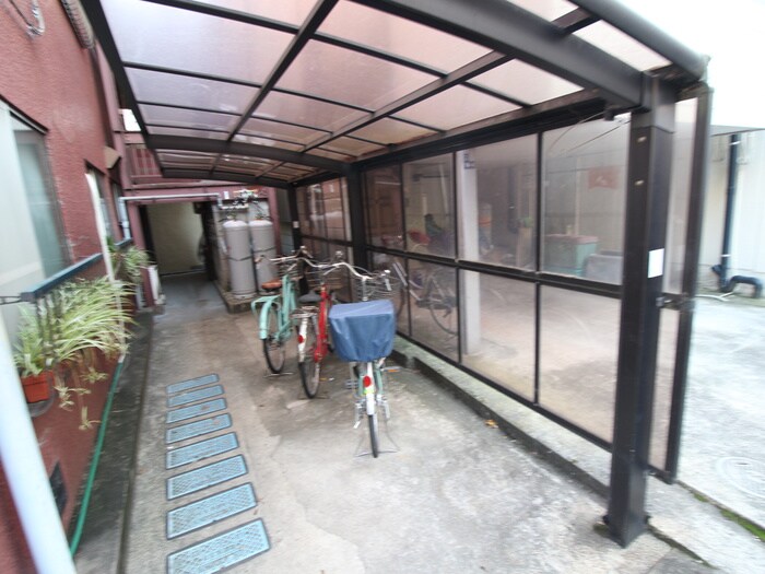 物件外観写真3　(駐輪場)