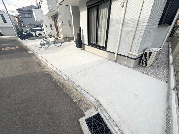 物件外観写真4　(駐車場)