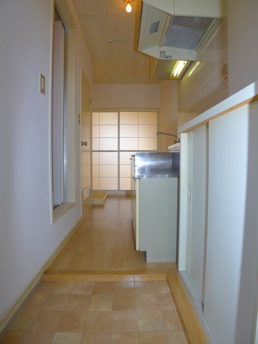 物件内観写真5　(玄関)