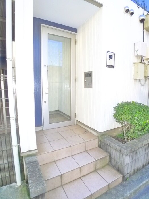 物件外観写真2　(エントランス部分)