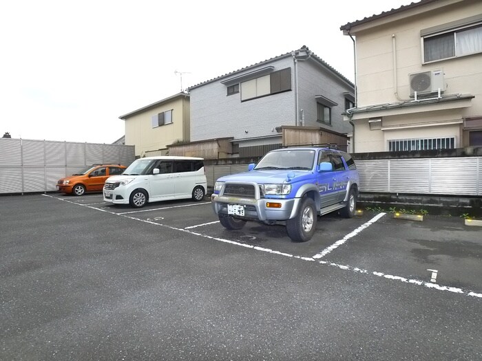 物件外観写真3　(駐車場)