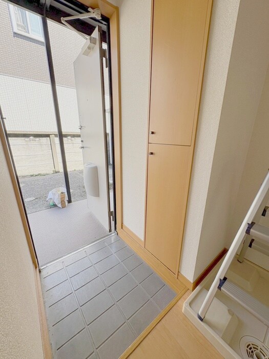 物件内観写真13　(玄関)