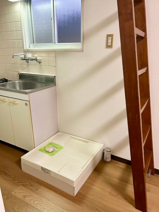 物件内観写真16　(洗濯機置場)