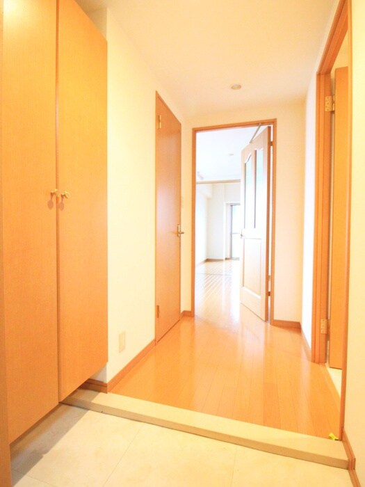 物件内観写真7　(玄関)