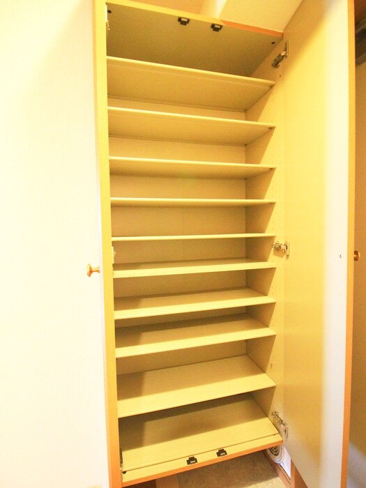 物件内観写真8　(靴箱)