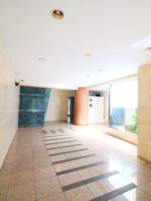 物件外観写真4　(エントランス部分)