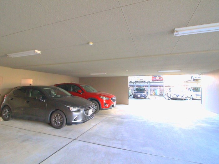 物件外観写真5　(駐車場)