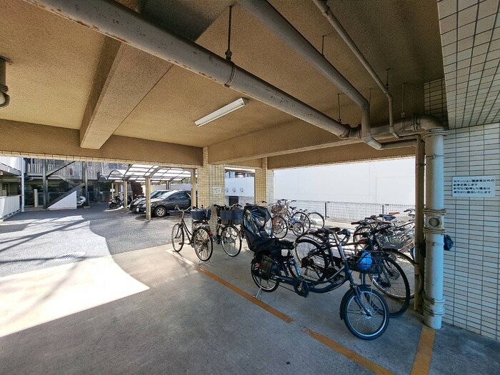 物件外観写真5　(駐輪場)