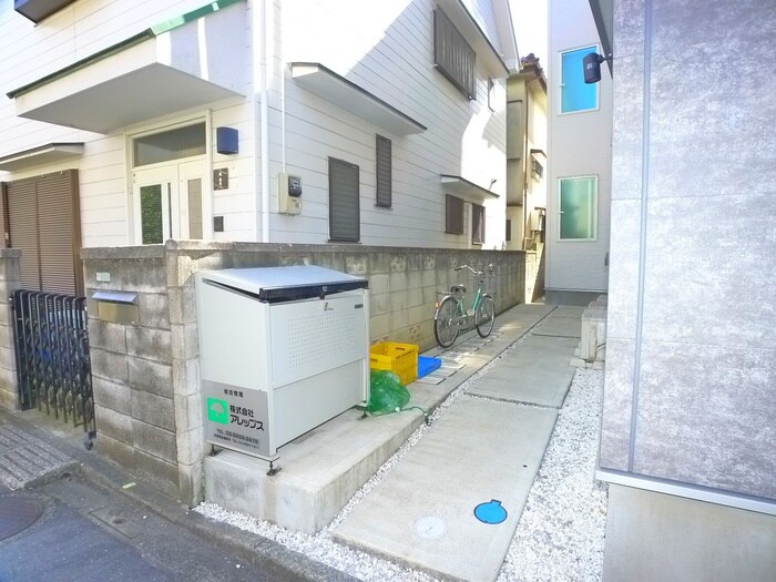 物件外観写真3　(エントランス部分)