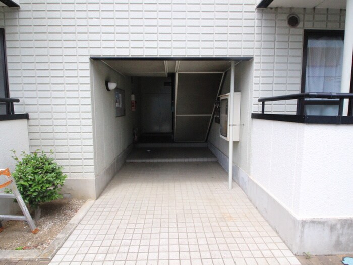 物件外観写真4　(エントランス部分)