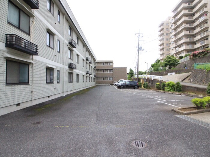 物件外観写真5　(駐車場)