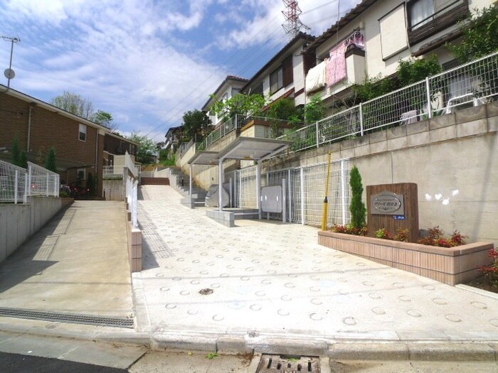 物件外観写真2　(エントランス部分)