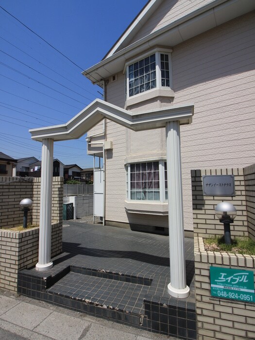 物件外観写真5　(エントランス部分)