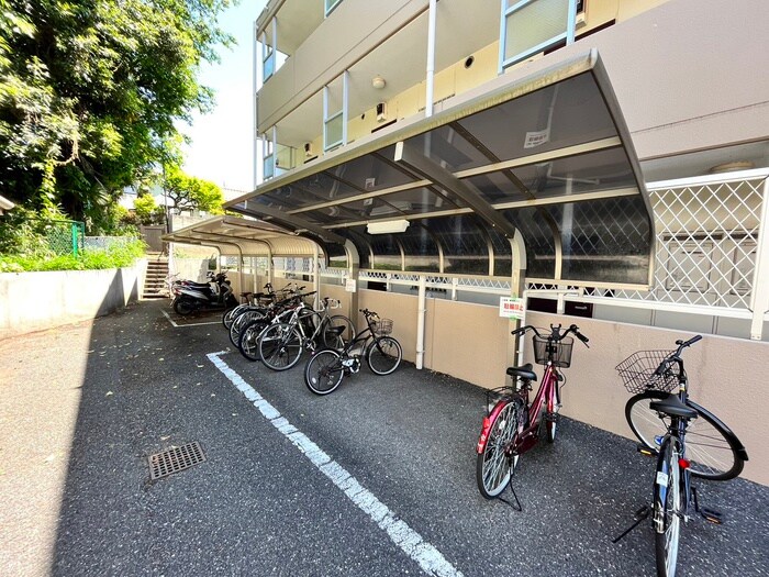 物件外観写真4　(駐輪場)