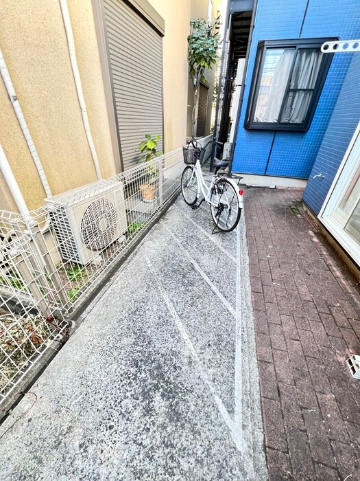 物件外観写真4　(駐輪場)