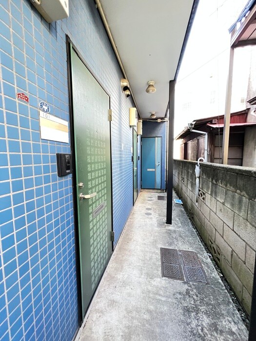 物件外観写真5　(エントランス部分)