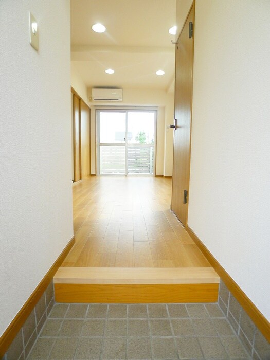 物件内観写真7　(玄関)