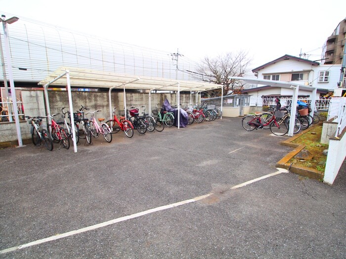 物件外観写真5　(駐輪場)