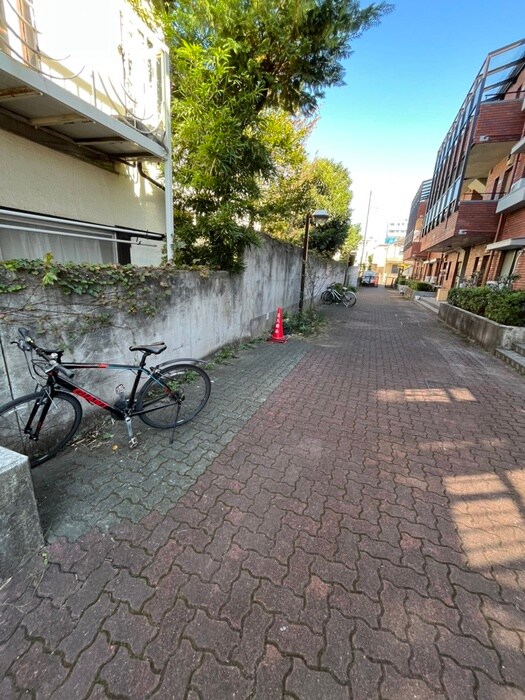 物件外観写真3　(駐輪場)